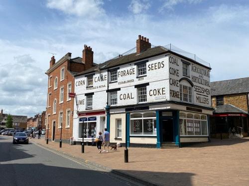 33-34 Bridge Street, Banbury, OX16