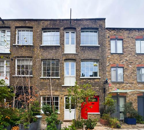 2 Warren Mews, Fitzrovia, London, W1T