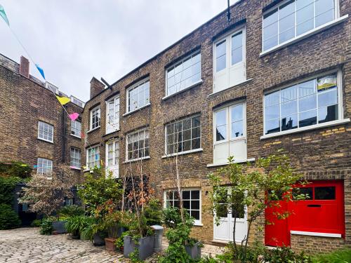 2 Warren Mews, Fitzrovia, London, W1T