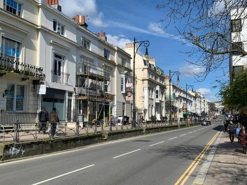 20 Queens Road, Brighton, BN1