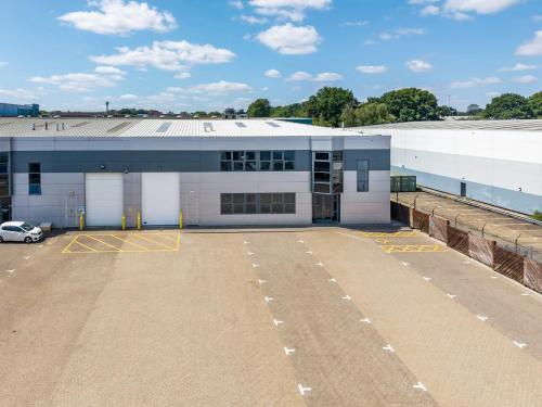Unit 5, Chevron Industrial Estate, Eaton Road, Maylands, Hemel Hempstead, HP2