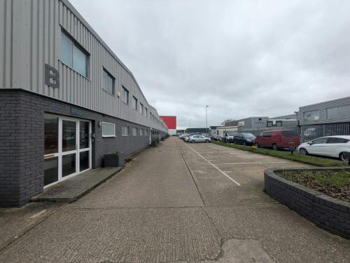 Unit B, Manawey Industrial Estate, Holder Road, Aldershot, GU12