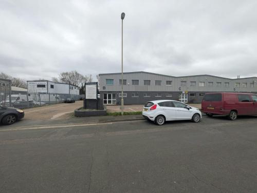 Unit B, Manawey Industrial Estate, Holder Road, Aldershot, GU12