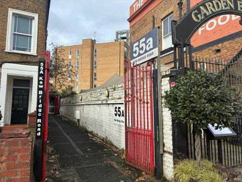 55A Kew Bridge Road, Brentford, TW8