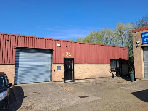 Unit 24, Longshot Industrial Estate, Bracknell, RG12