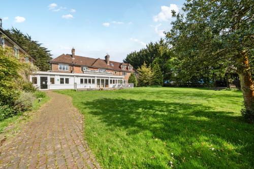 Little Silver Country Hotel, Ashford Road, Tenterden, TN30