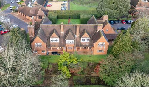 The Manor & Grove House, Chineham Court, Lutyens Close, Basingstoke, RG24