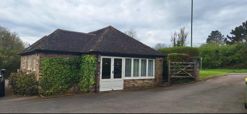 Unit 3 The Cart Shed, Highlands Farm, London Road, Bolney, Haywards Heath, RH17