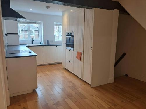 8 Freestone Yard, Park Street, Slough, SL3