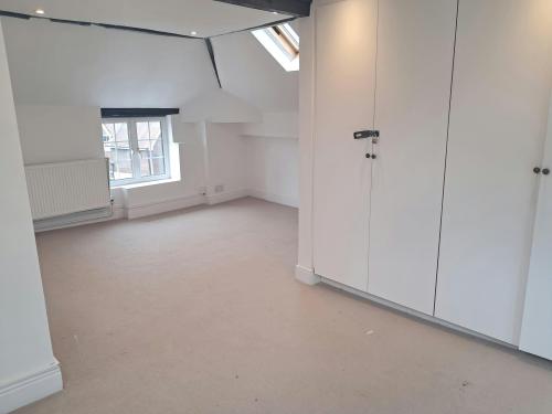 8 Freestone Yard, Park Street, Slough, SL3