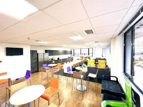 Pembroke House, Banbury Business Park, Aynho Road, Adderbury, Banbury, OX17