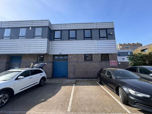 Unit 1, Brentford Business Centre, Commerce Road, Brentford, TW8