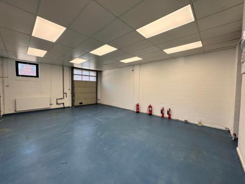 Unit 1, Brentford Business Centre, Commerce Road, Brentford, TW8