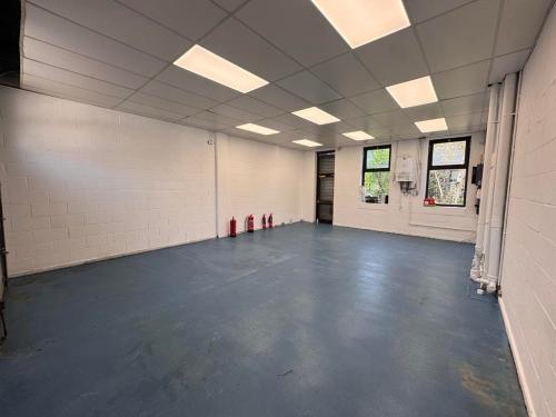 Unit 1, Brentford Business Centre, Commerce Road, Brentford, TW8