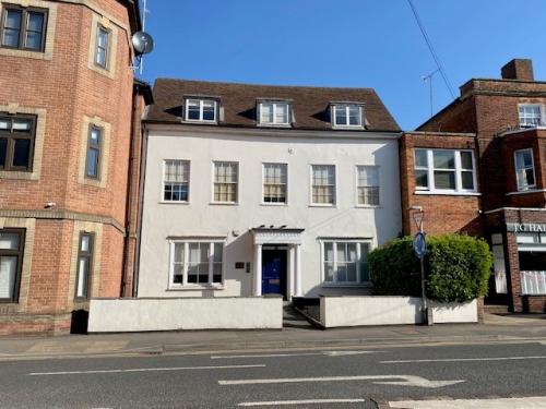 The Manor House, London Road, Newbury, RG14
