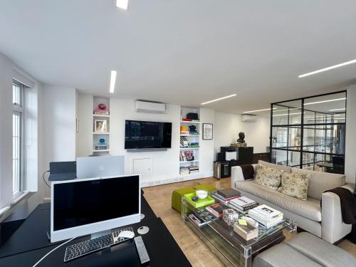 68 Great Portland Street, Fitzrovia, London, W1W