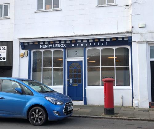 13 Hanworth Road, Hampton, TW12
