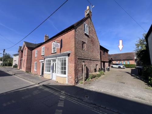 West Wing 'The Old Schoolhouse', Provost Street, Fordingbridge, SP6