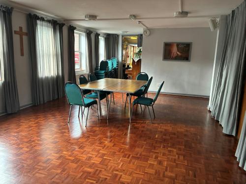 Palmerston Road, Buckhurst Hill, IG9