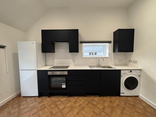 Flat 4 St. Andrews Buildings, High Street, Hamble, Southampton, SO31