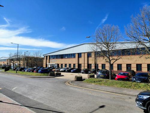 Unit 5, Thorpe Industrial Estate, Alpha Way, Egham, TW20