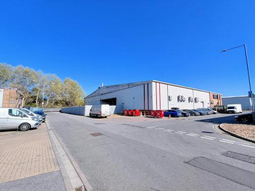 Unit 5, Thorpe Industrial Estate, Alpha Way, Egham, TW20