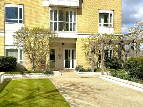 Unit G6A Belgrave Court, 36 Westferry Circus, Canary Riverside, London, E14