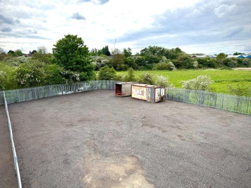 Yard 4b, Thornton Road, Northampton, NN2