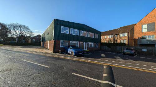Unit 10, Carvers Industrial Estate, Southampton Road, Ringwood, BH24