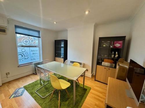 Indzine House, Victoria Road, Marlow, SL7