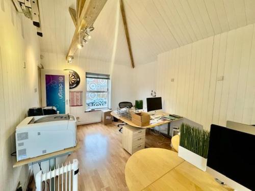 Indzine House, Victoria Road, Marlow, SL7