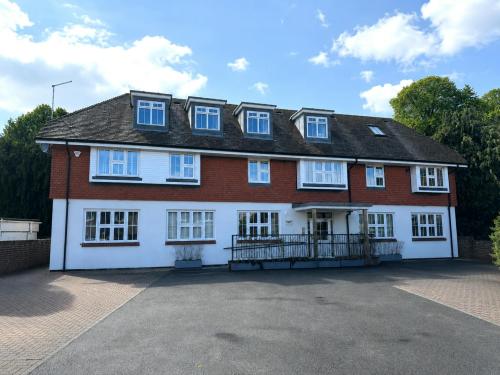 Unit 5, Woodcote Mews, Tadworth, KT20