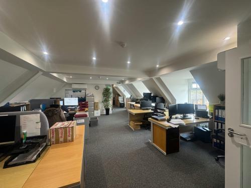 Unit 5, Woodcote Mews, Tadworth, KT20