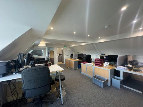 Unit 5, Woodcote Mews, Tadworth, KT20