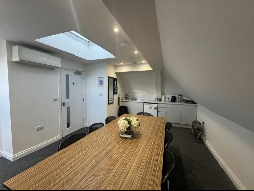 Unit 5, Woodcote Mews, Tadworth, KT20
