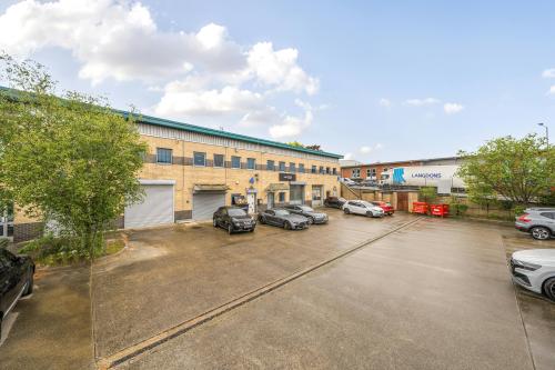 Unit 5 Wellesley Court, Apsley Way, Staples Corner, London, NW2