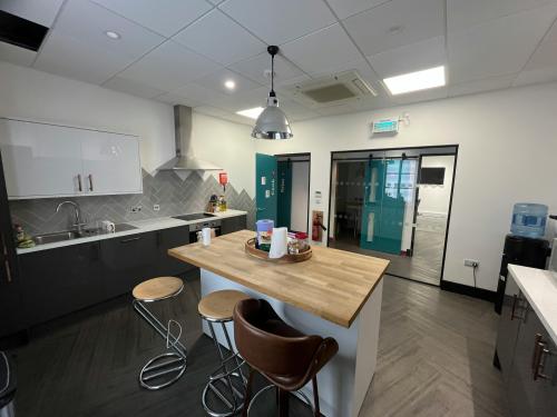 Unit 5, Midshires Business Park, Aylesbury, HP19