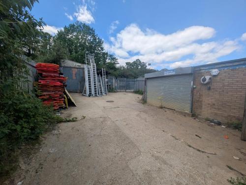 9B, Woodbridge Meadows, Guildford, GU1