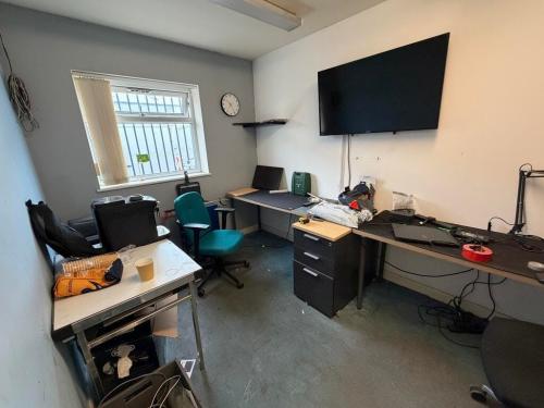 Unit 2, Gladstone Business Park, Oldham, OL4