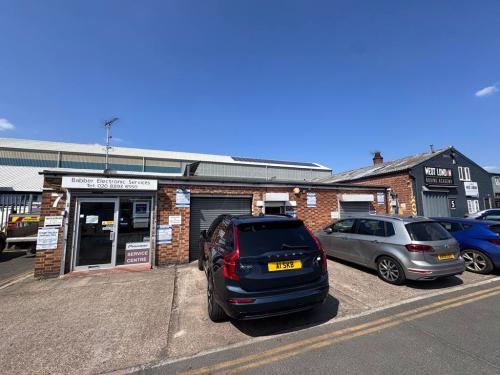 Unit 7, Waterside Trading Centre, Trumpers Way, Hanwell, London, W7
