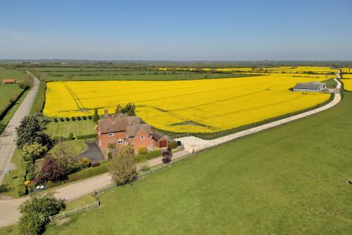 Hammonds House & Waylands Farm, Northend Road, Fenny Compton, Southam, CV47