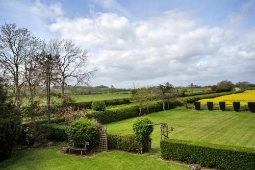 Hammonds House & Waylands Farm, Northend Road, Fenny Compton, Southam, CV47