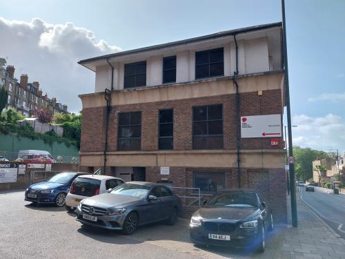 16 Petersham Road, Richmond, TW10