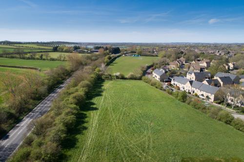 Land At Standlake Road, Ducklington, Witney, OX29