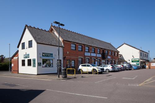 Mildmay House & Unit G, Mildmay Industrial Estate, Foundry Lane, Burnham on Crouch, CM0