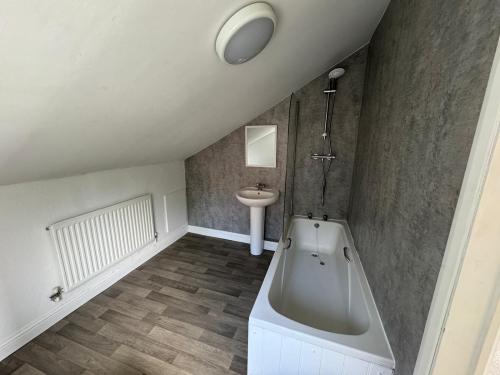 84, Main Street, Sutton Bonington, Leicester, LE12