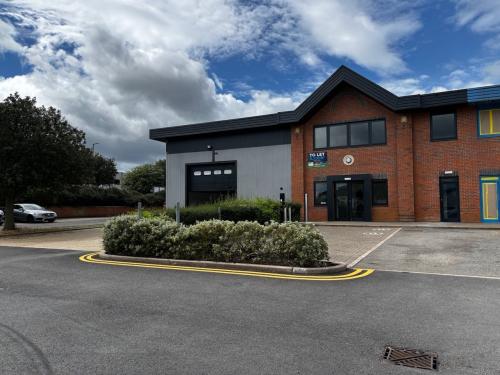 Unit F, Airport Executive Park, President Way, Luton, LU2