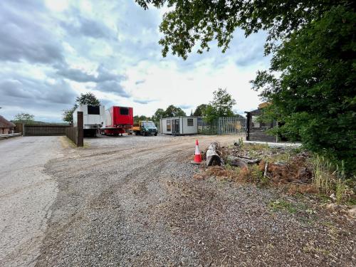 Yard & Office, Wessex Business Park, Bath Road, Newbury, RG20