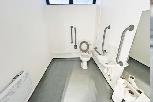 Unit D, Barwell Business Park, Leatherhead Road, Chessington, KT9