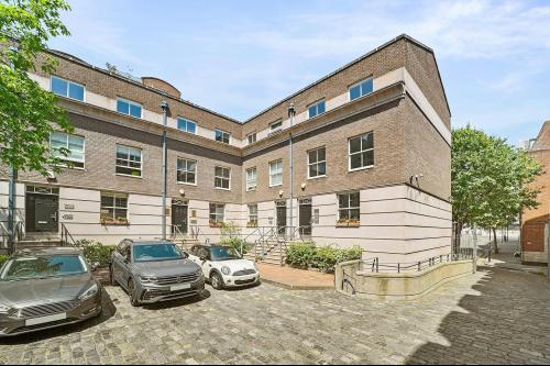 1 Coldbath Square, Clerkenwell, London, EC1R